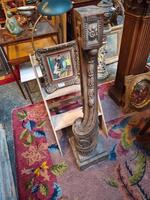 Départ d escalier en chêne sculpté 