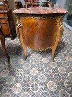 Encoignure en placage et bronze 