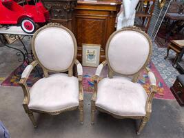 Pairre de fauteuils de style Louis seize 